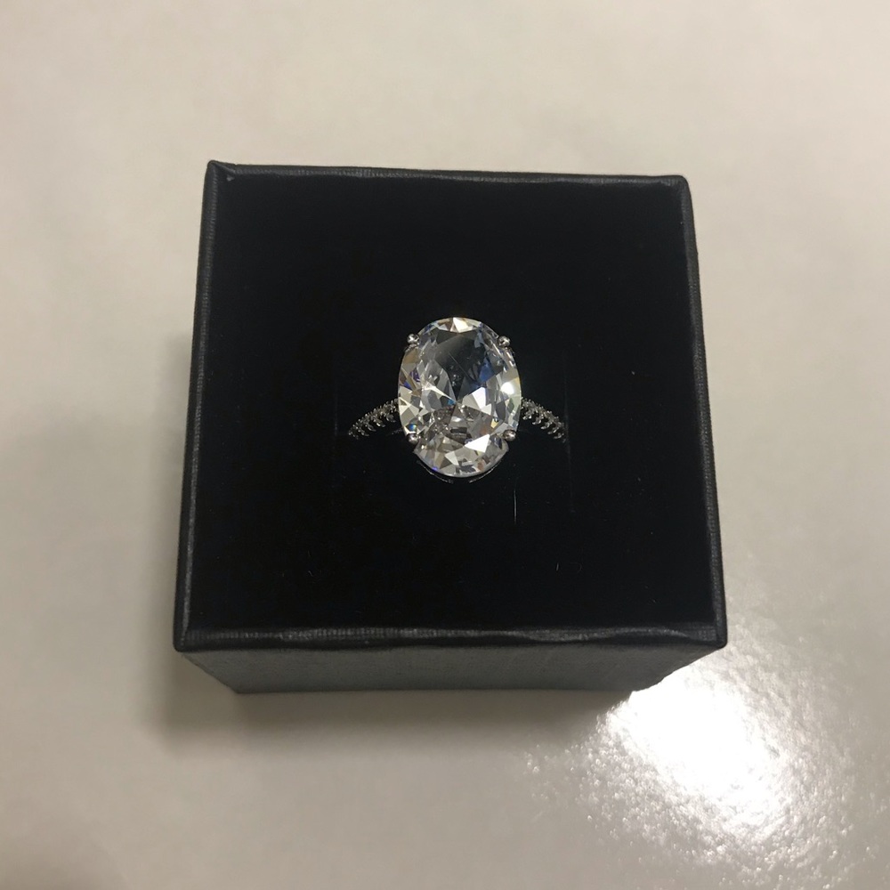 Large Oval Cut Sterling Silver Ring - Picture 5 of 8